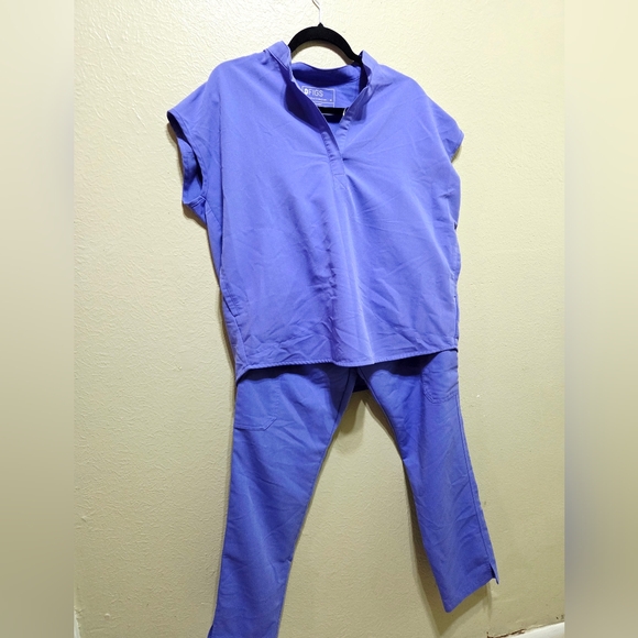 Figs full suit for purple doctors. - Picture 1 of 12